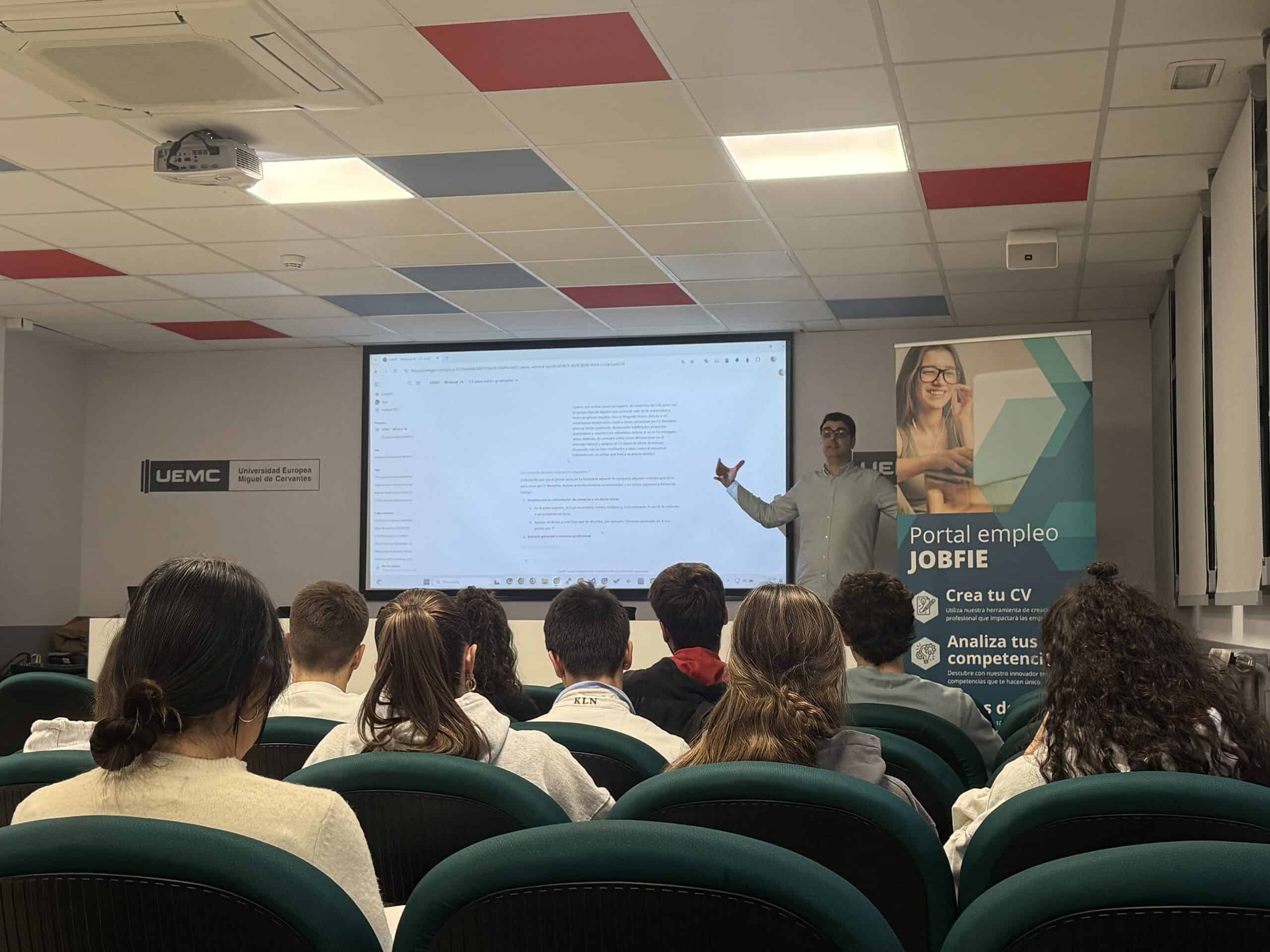 Charla "La IA en la búsqueda de empleo" en la UEMC como soluciones para ferias de empleo